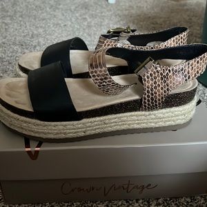 Size 9 Women’s Sandals